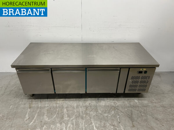 stainless steel Pelican Refrigerated Workbench Refrigerated base cabinet 3 doors 179,5 cm 230V Horeca