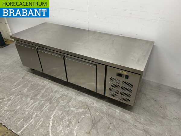 stainless steel Pelican Refrigerated Workbench Refrigerated base cabinet 3 doors 179,5 cm 230V Horeca - Image 2