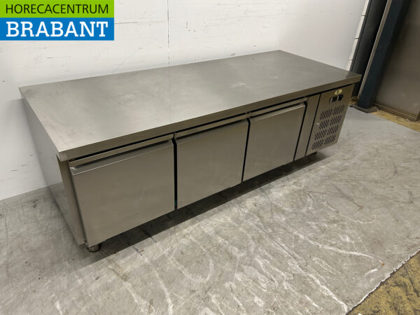 stainless steel Pelican Refrigerated Workbench Refrigerated base cabinet 3 doors 179,5 cm 230V Horeca - Image 3